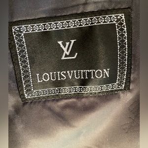 LOUIS VUITTON MENS SUIT ITALIAN EURO 50 US 40 LUXURIOUS FABRIC & TAILORING OFFER